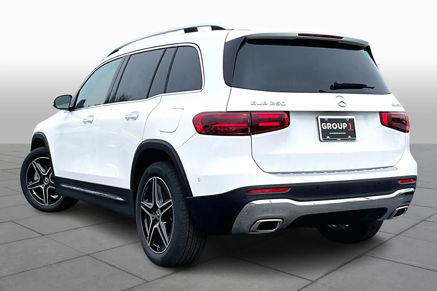 New 2026 Polar White Mercedes-Benz GLB 250 image 4