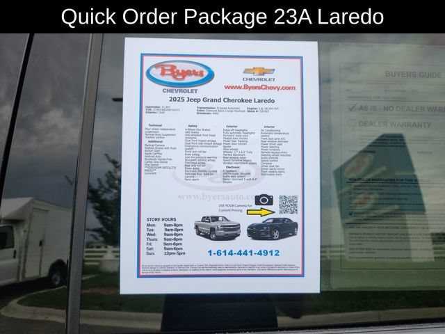 Used 2025  Jeep Laredo image 13