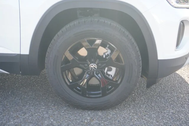 New 2026 Opal White Pearl Volkswagen 2.0T Peak Edition image 5