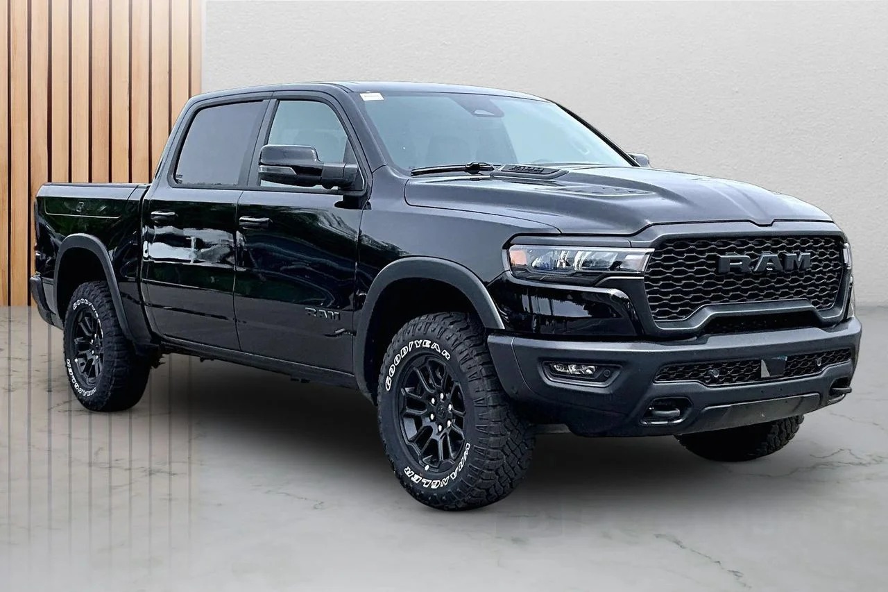 New 2026 Diamond Black Crystal Pearl-Coat Exterior Paint RAM Rebel image 2