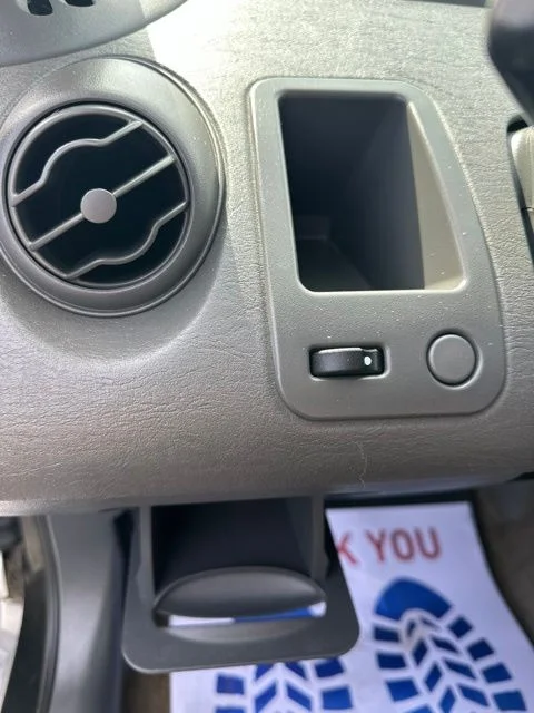 Used 2004 Silver Saturn 2 image 19