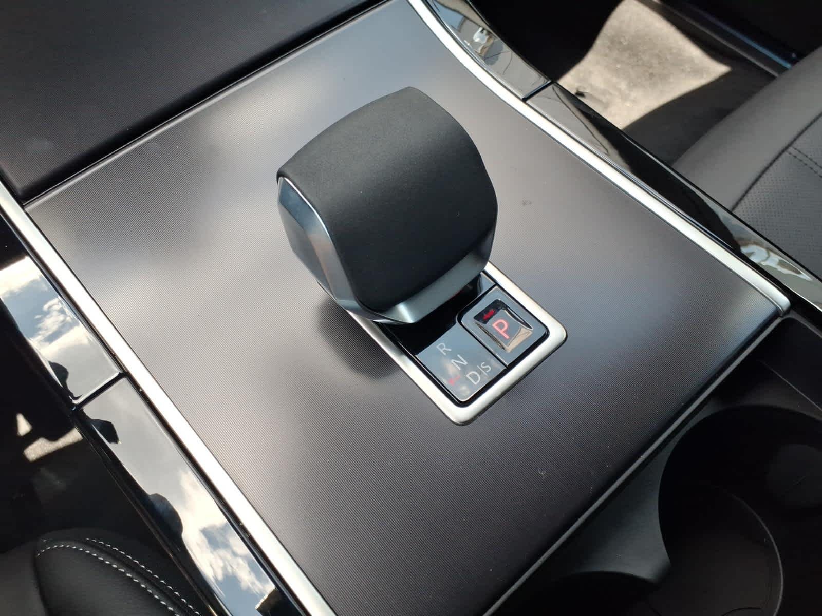 New 2026 Santorini Black Land Rover Hoxton Edition image 16