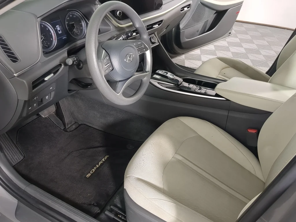 Used 2023 Gray Hyundai SEL image 10
