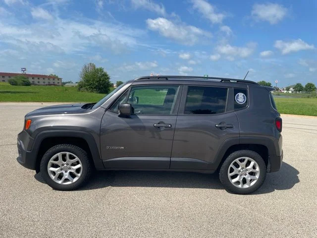 Used 2017 Gray Jeep Latitude image 6
