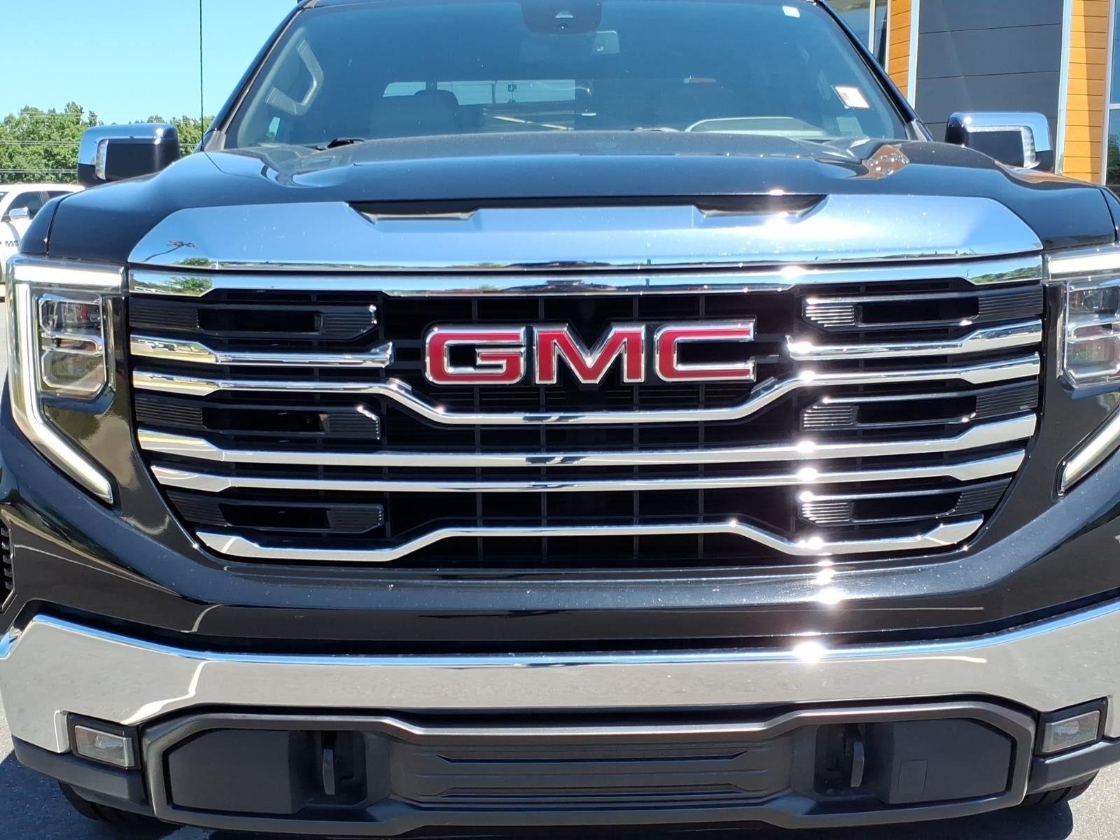Used 2025 Onyx Black GMC SLT image 15