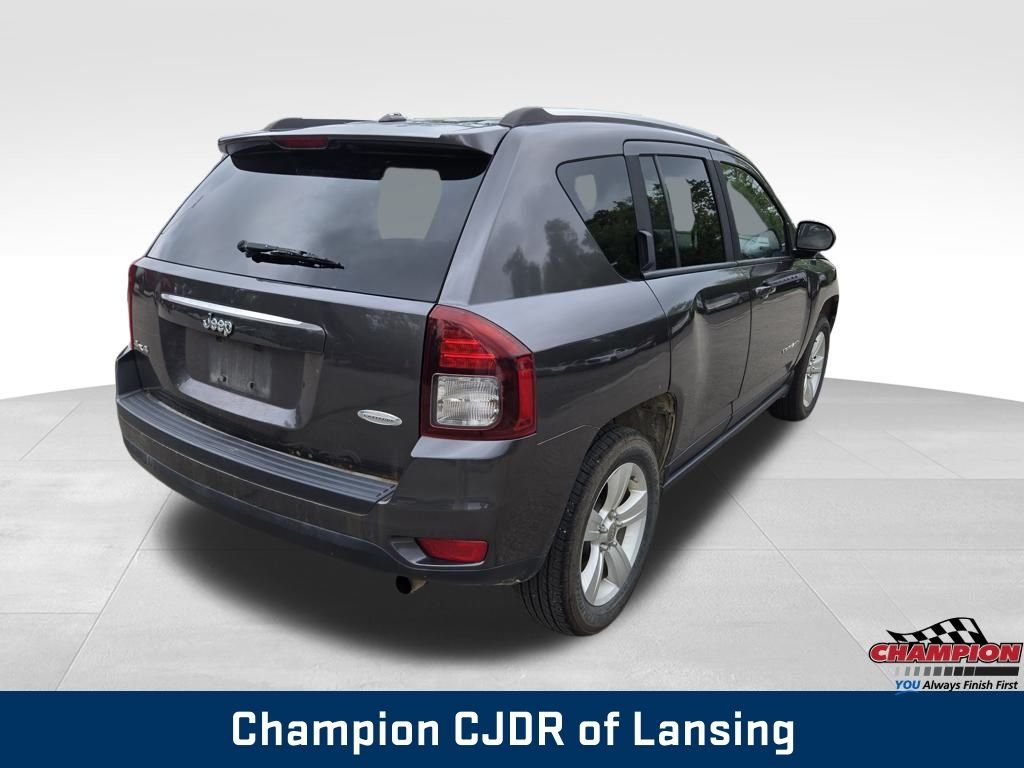 Used 2014 Granite Crystal Metallic Clearcoat Jeep Latitude image 7
