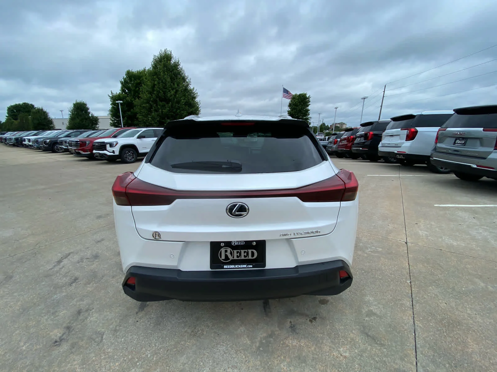 Used 2025  Lexus UX 300h image 4