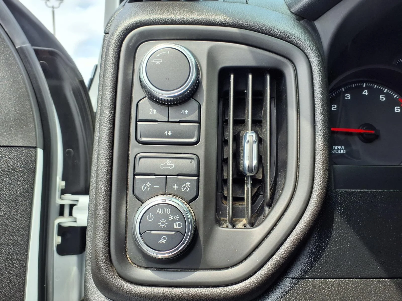 Used 2023 White GMC Pro image 9