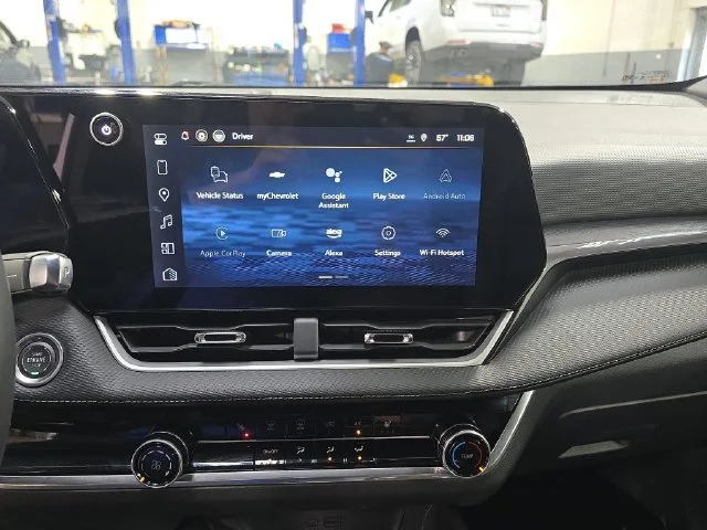 Used 2025 Summit White Chevrolet LT image 23