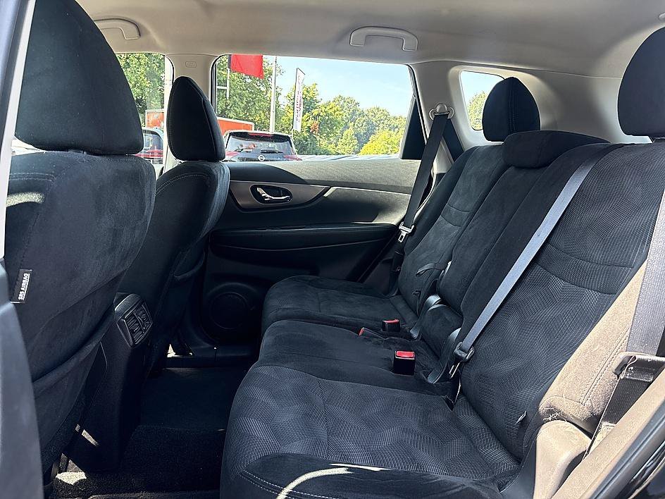 Used 2016 Magnetic Black Nissan S image 18