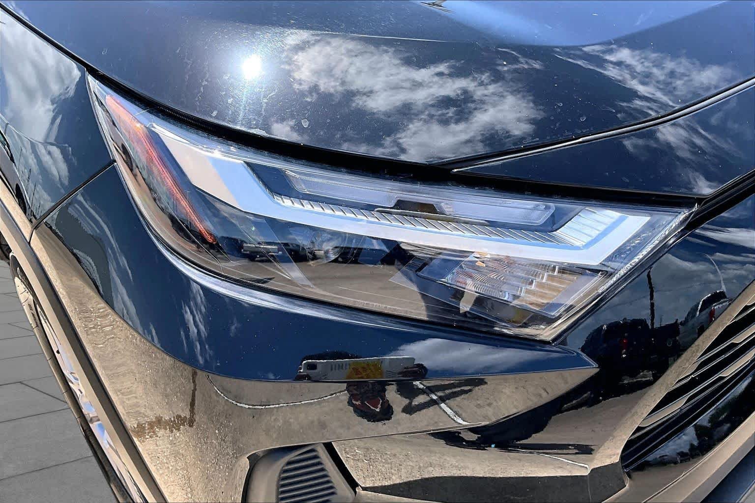 Used 2025 Midnight Black Metallic Toyota XLE image 28