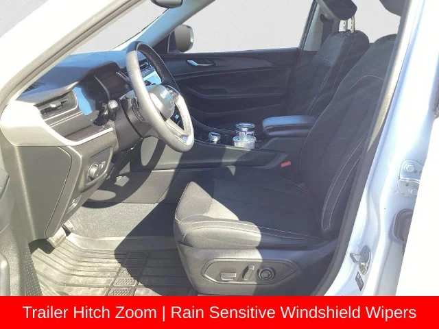 Used 2023 Bright White Clearcoat Jeep Laredo image 9