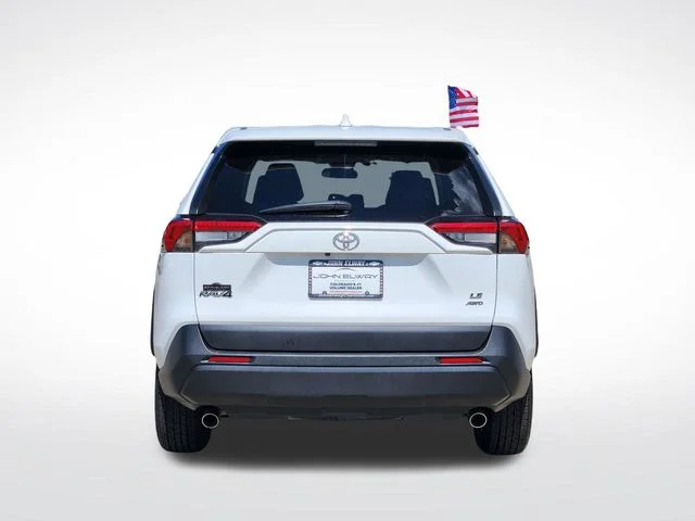 Used 2023 Ice Toyota LE image 6