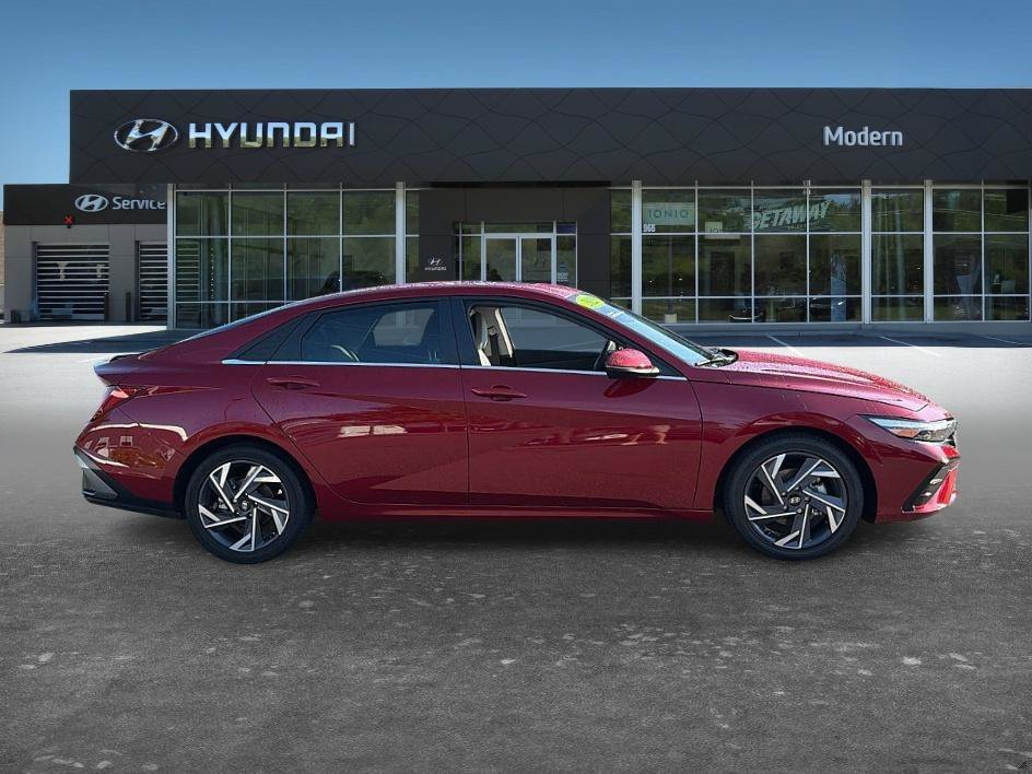 Used 2025 Ultimate Red Hyundai Limited image 4