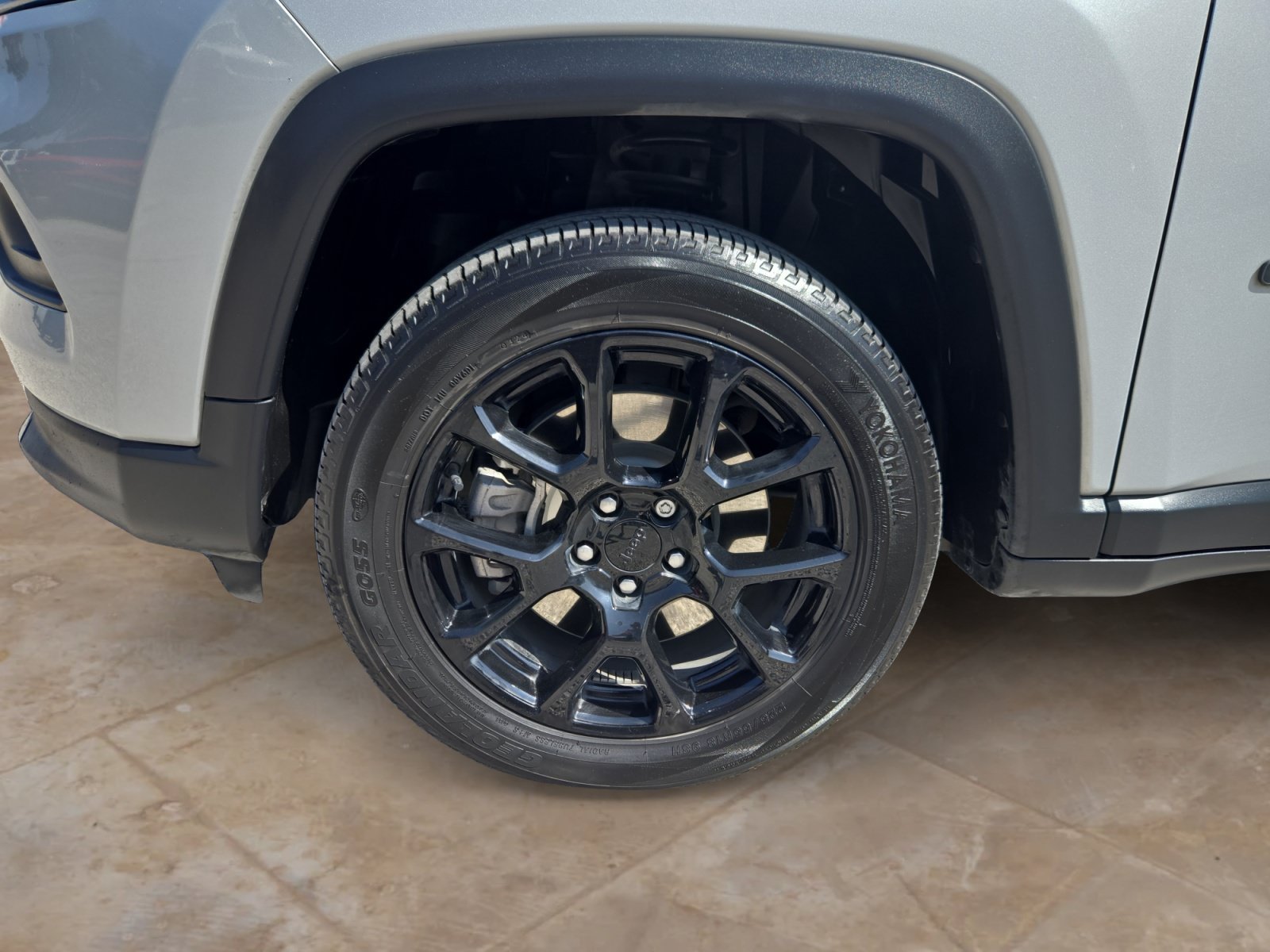 Used 2024 Silver Zynith Metallic Clearcoat Jeep Latitude image 26