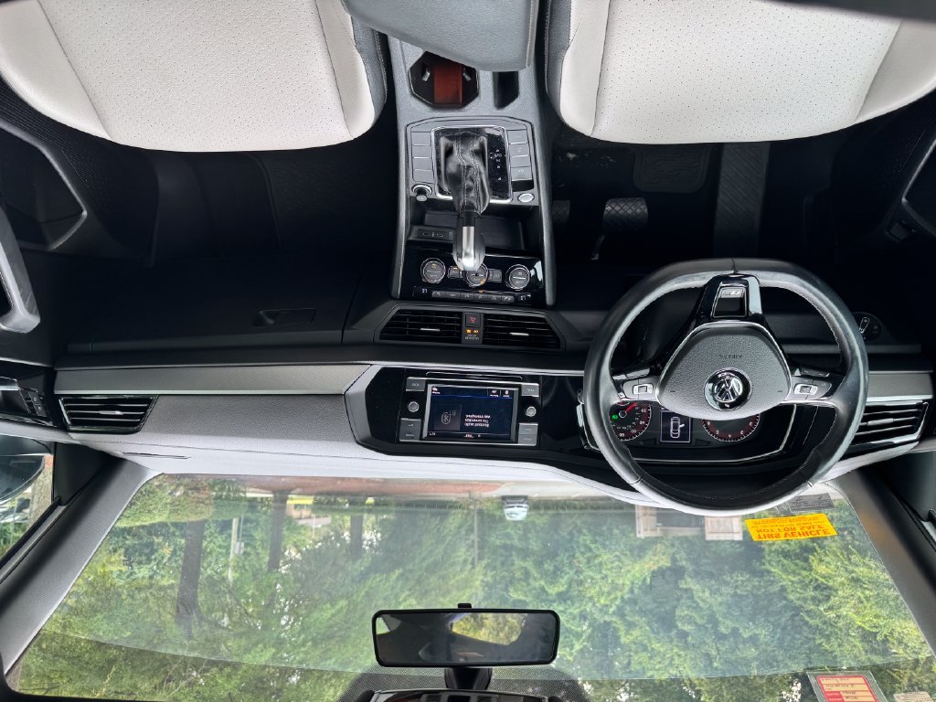 Used 2021 White Volkswagen R-Line image 9