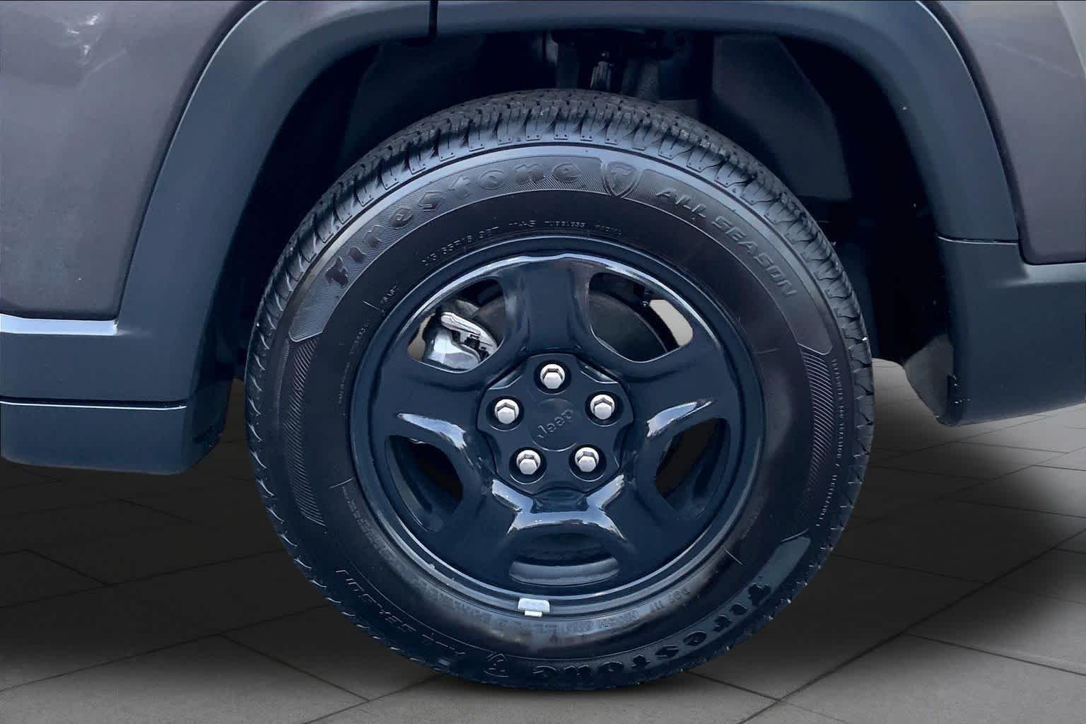 Used 2021 Granite Crystal Metallic Clearcoat Jeep Sport image 11