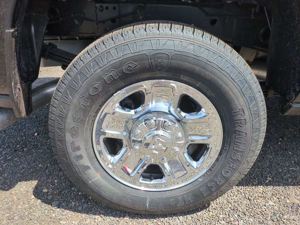 New 2026 Diamond Black Crystal Pearl-Coat Exterior Paint RAM Tradesman image 9