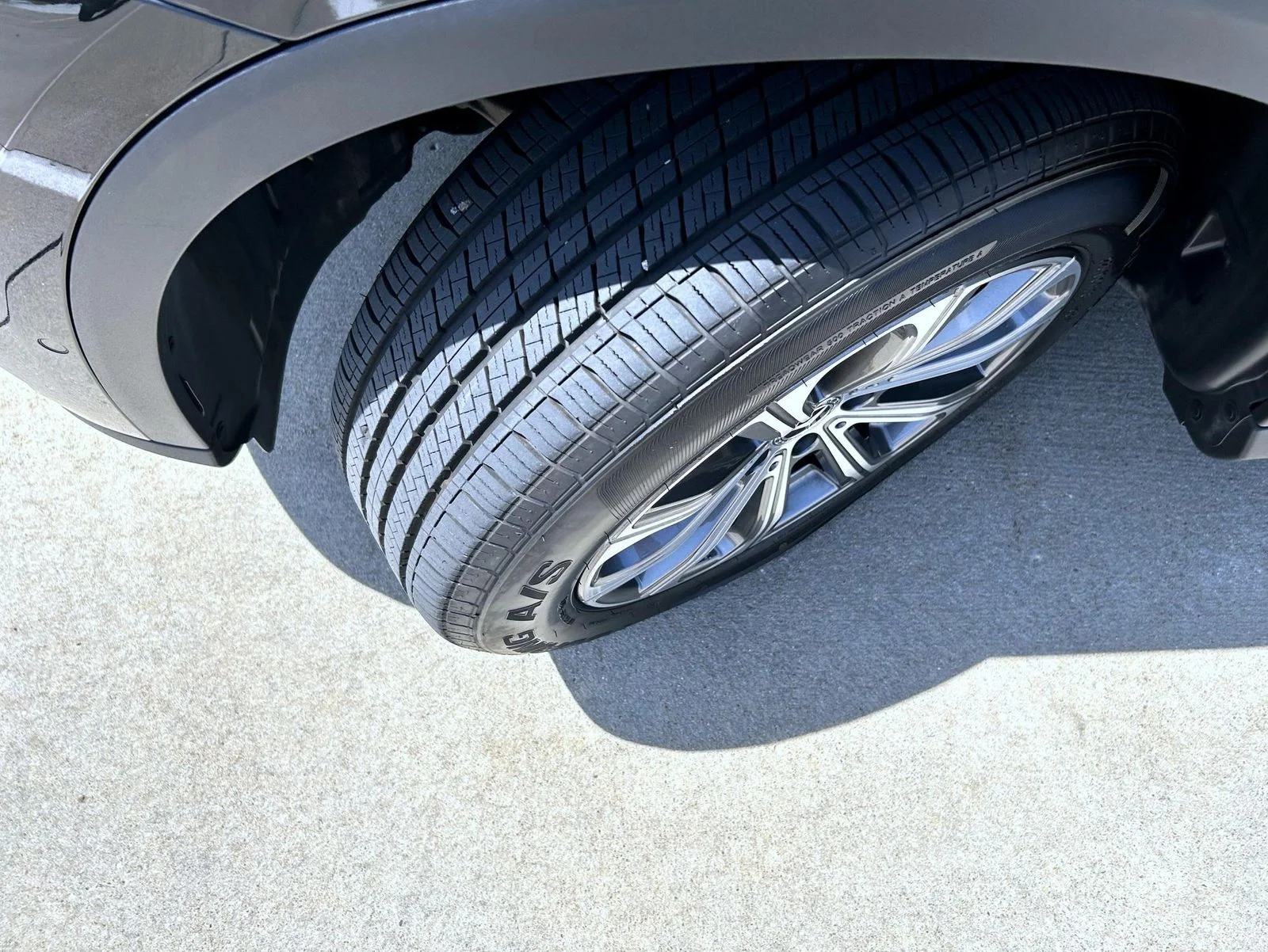 Used 2024 Black Mercedes-Benz GLC 300 image 23