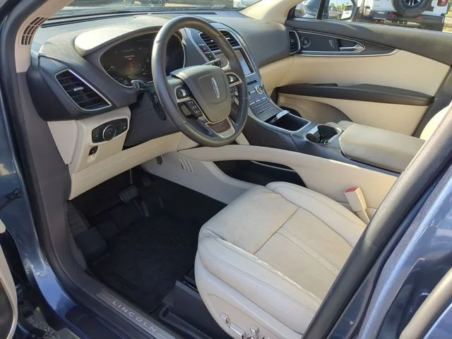 Used 2019 Blue Lincoln Reserve image 16
