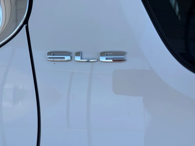 Used 2022 Summit White GMC SLE image 32