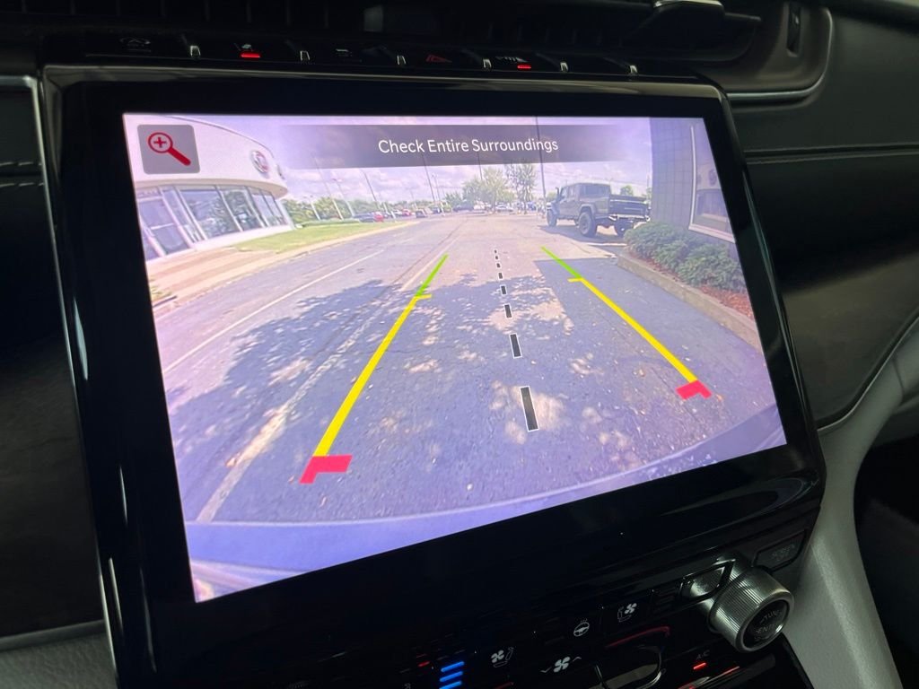 Used 2022 Gray Metallic Jeep Overland image 36