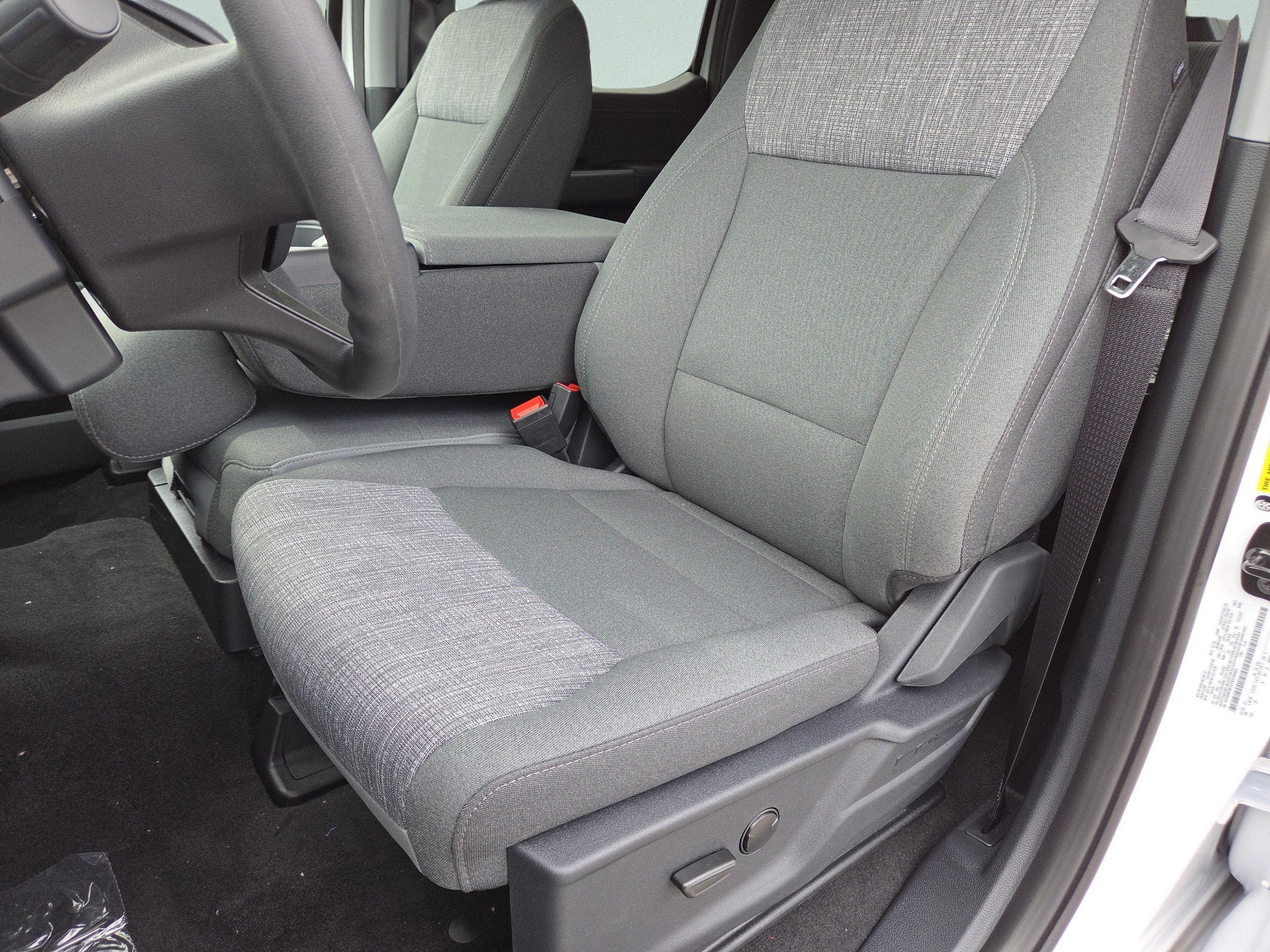 New 2026 Oxford White Ford XLT image 6