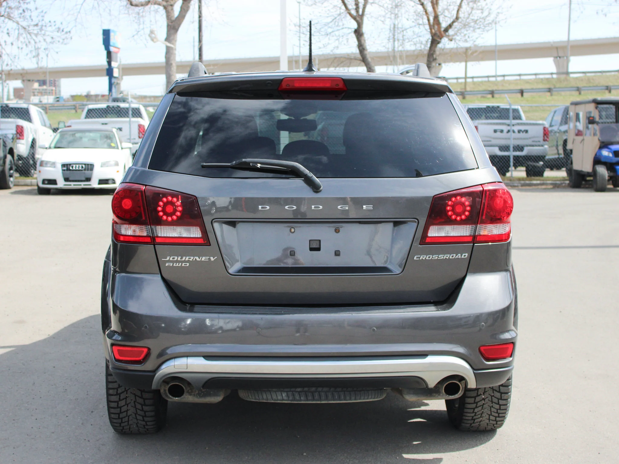 Used 2017 Grey Dodge Crossroad * No Accidents | Heated Seats | V6 | Remote Start | Alpine image 13