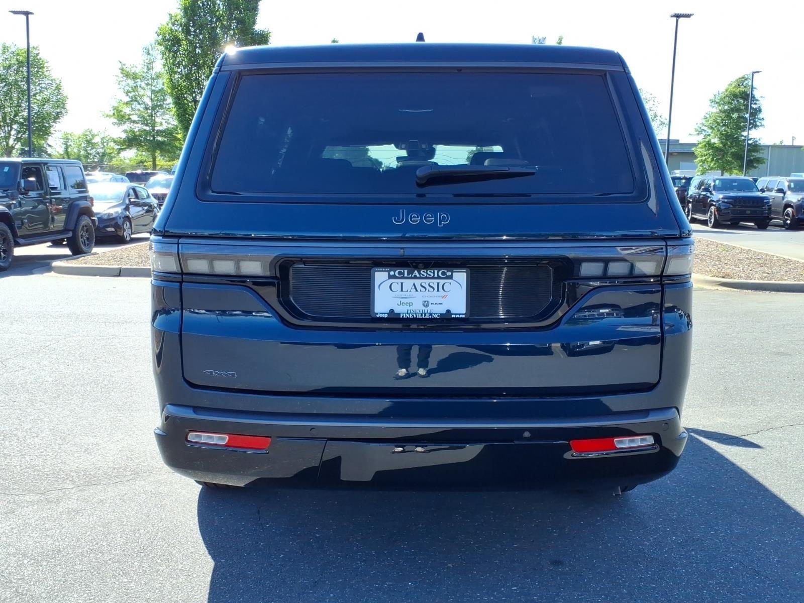 New 2026 Fathom Blue Pearl-Coat Exterior Paint (Late Availability) Jeep Limited Reserve image 17