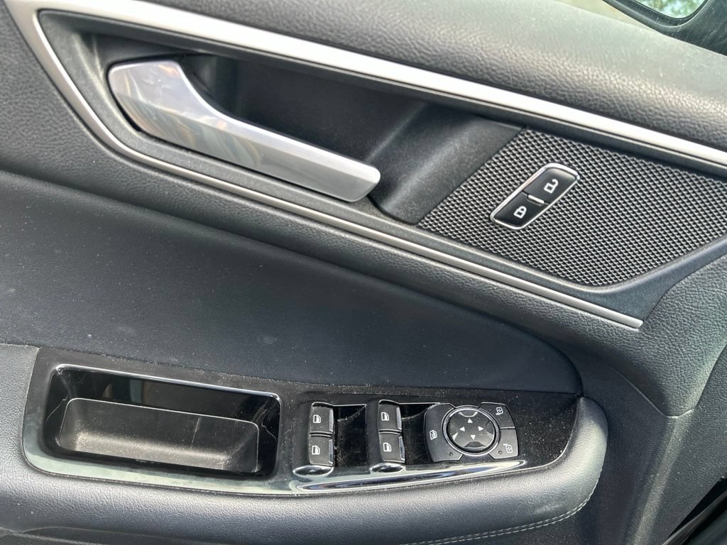 Used 2019 Black Metallic Ford SEL image 21