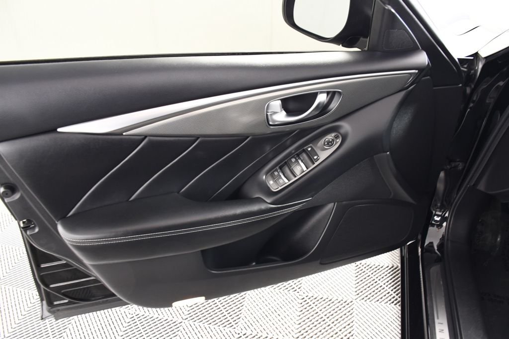 Used 2018 Black Obsidian INFINITI Sport image 14