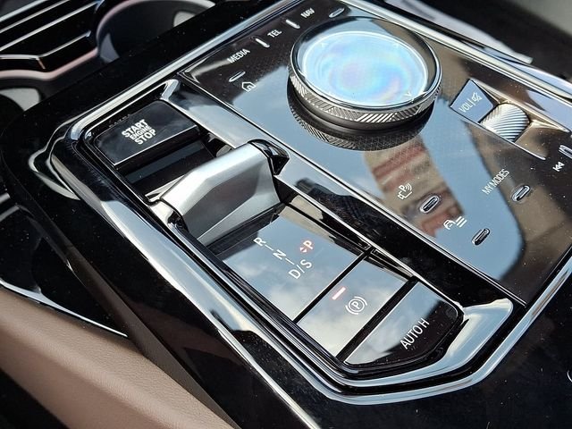 New 2027 Black Sapphire Metallic BMW 530i xDrive image 13