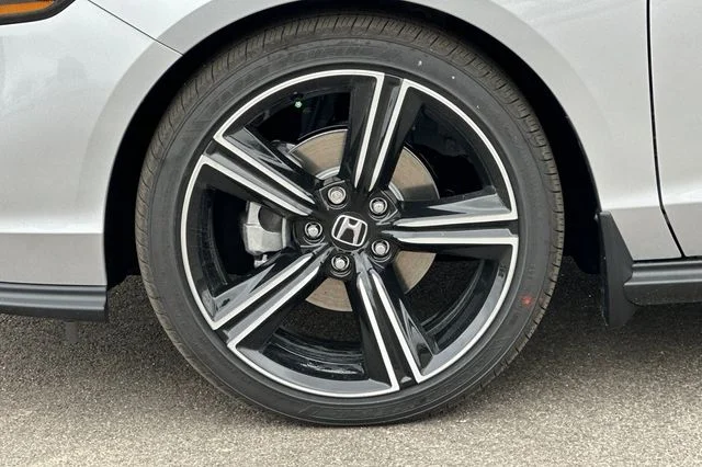 New 2026 Solar Silver Metallic Honda SE image 32
