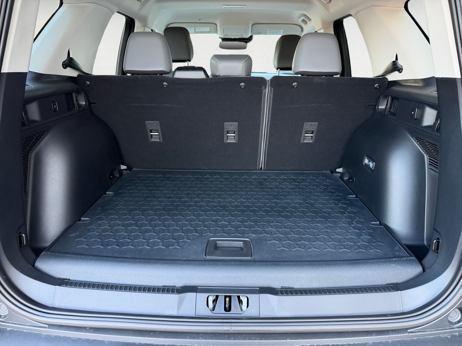 New 2026 Carbonized Gray Metallic Ford Badlands image 19