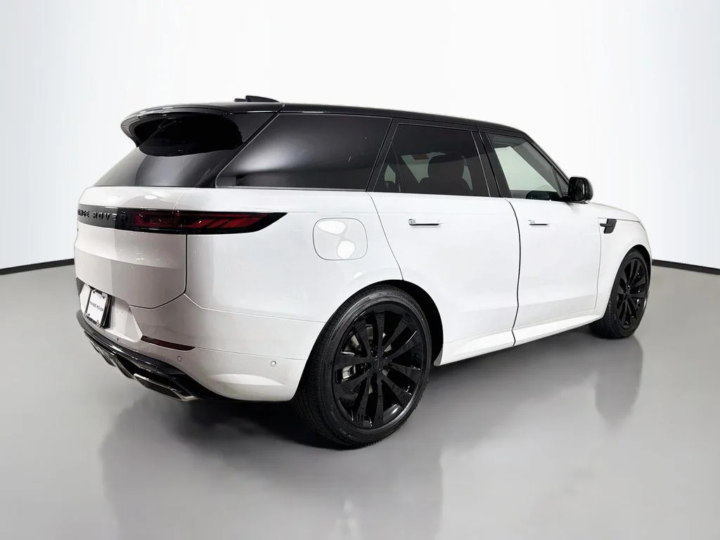 New 2026 Fuji White Land Rover Dynamic SE image 5