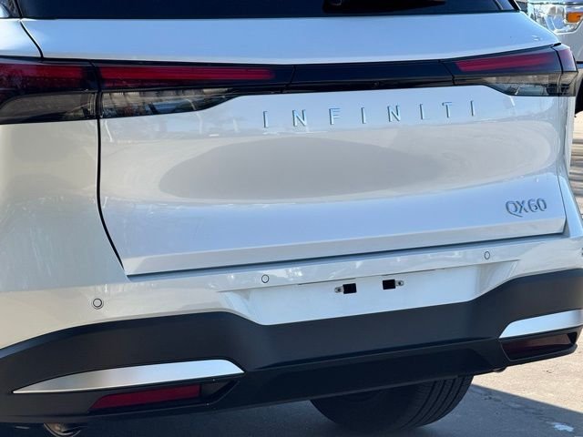 New 2026 RADIANT WHITE INFINITI Luxe FWD image 9