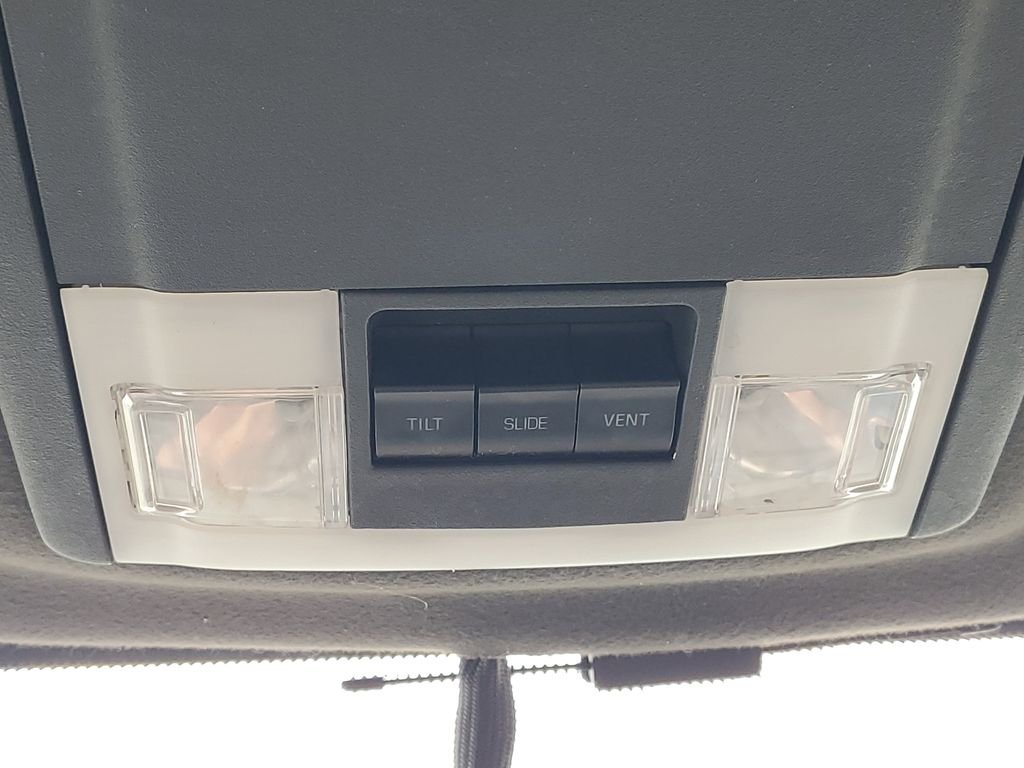 Used 2014 White Ford Limited image 29