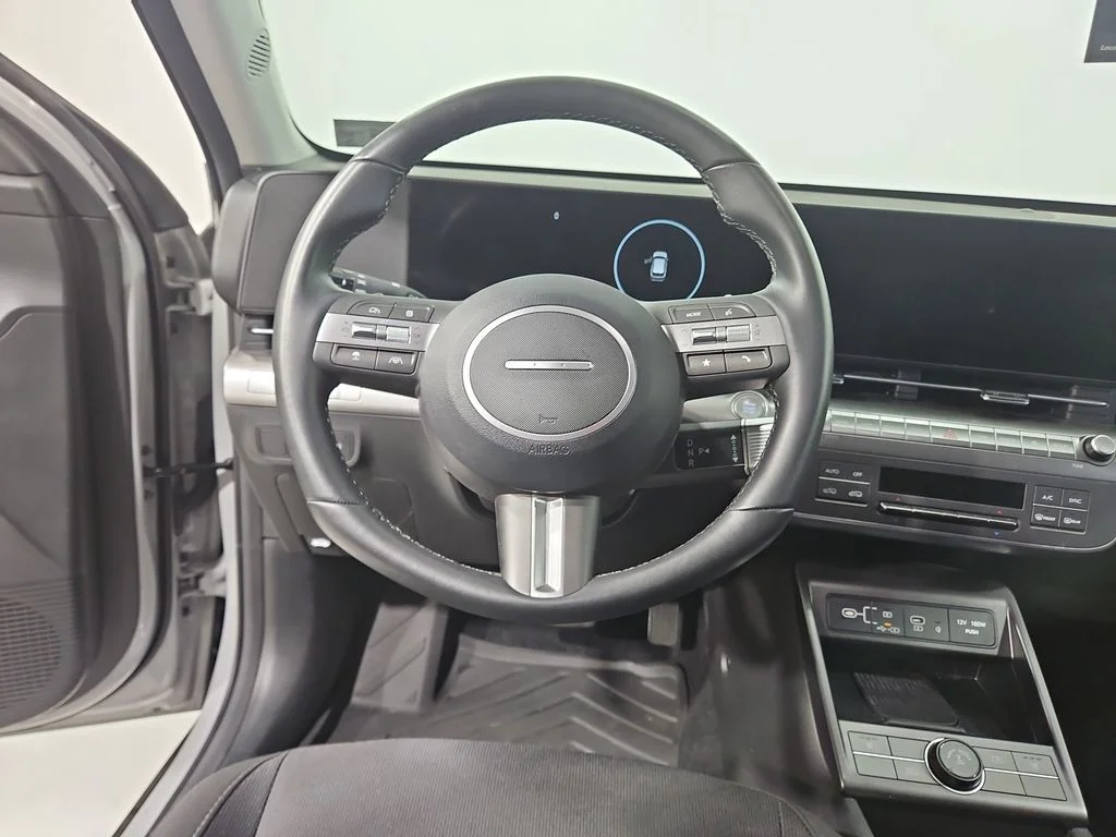 Used 2025 Gray Hyundai SEL Convenience image 15