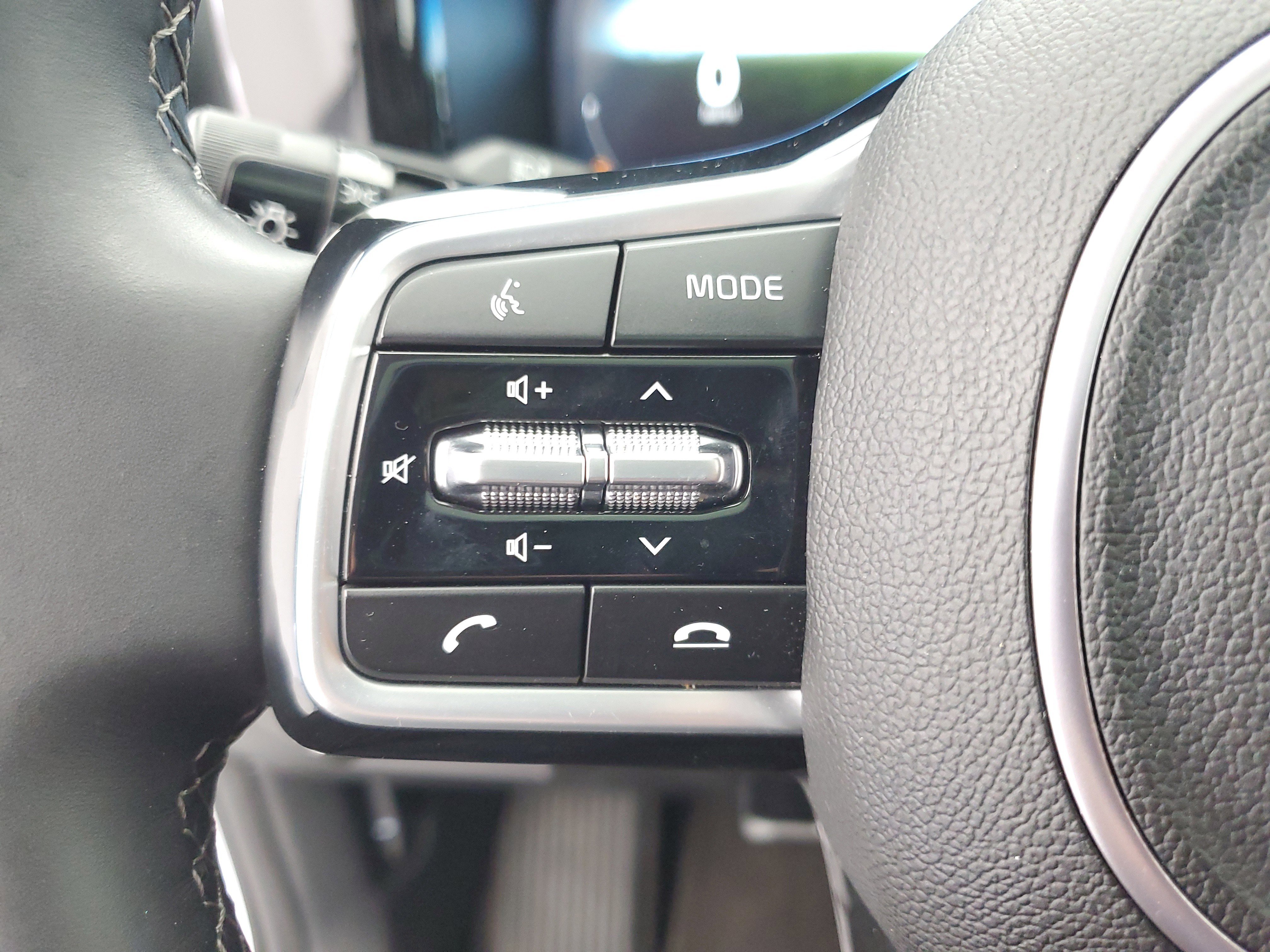Used 2023 Glacial White Pearl Kia SX image 23