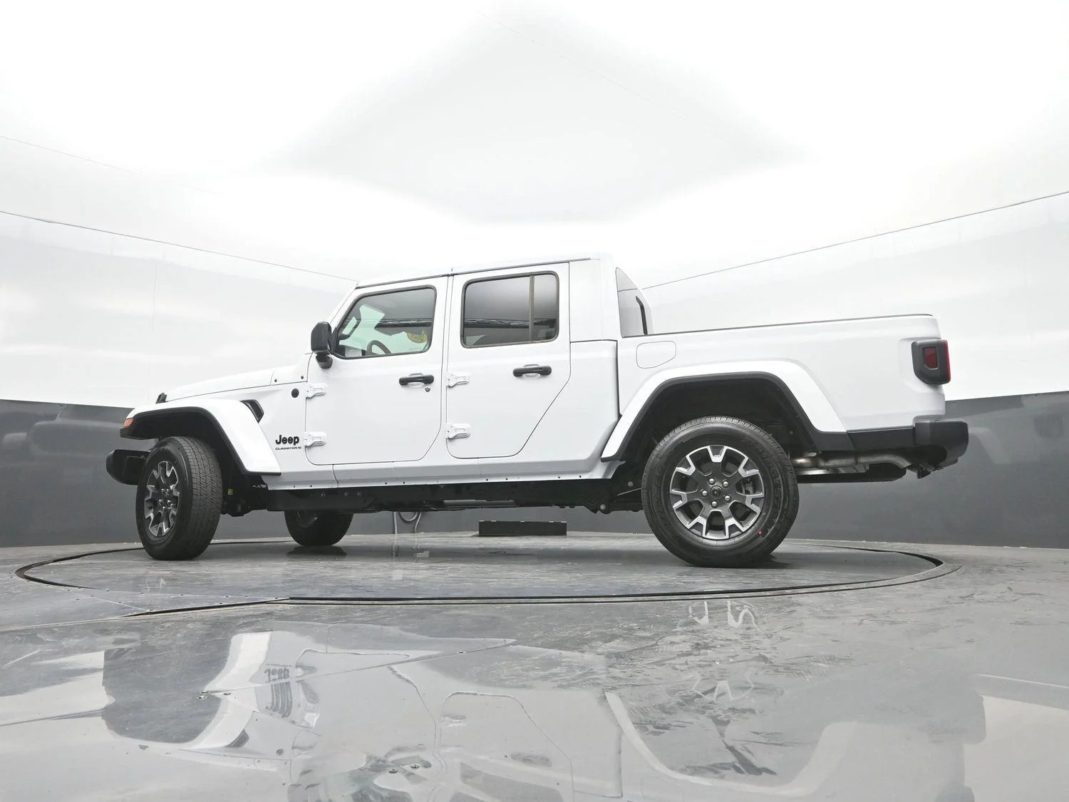 New 2026 Bright White Clear-Coat Exterior Paint Jeep Sahara image 32