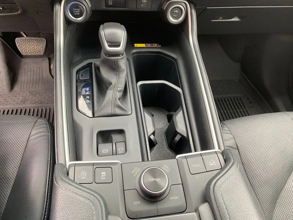 Used 2024  Toyota Platinum image 27