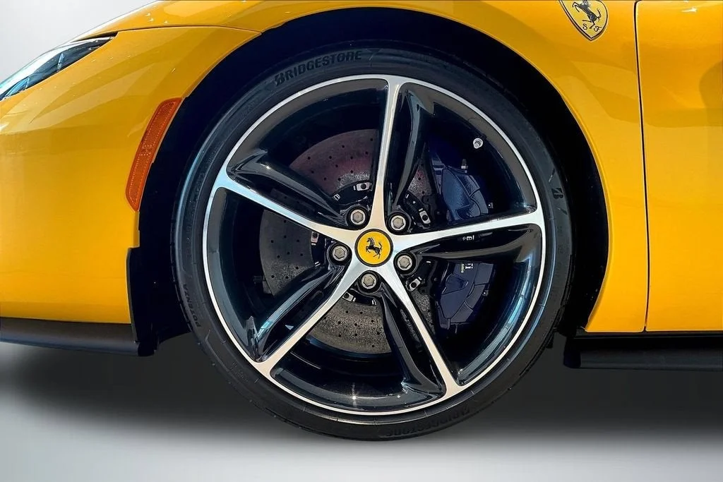Used 2023 Giallo Triplo Strato Ferrari  image 28