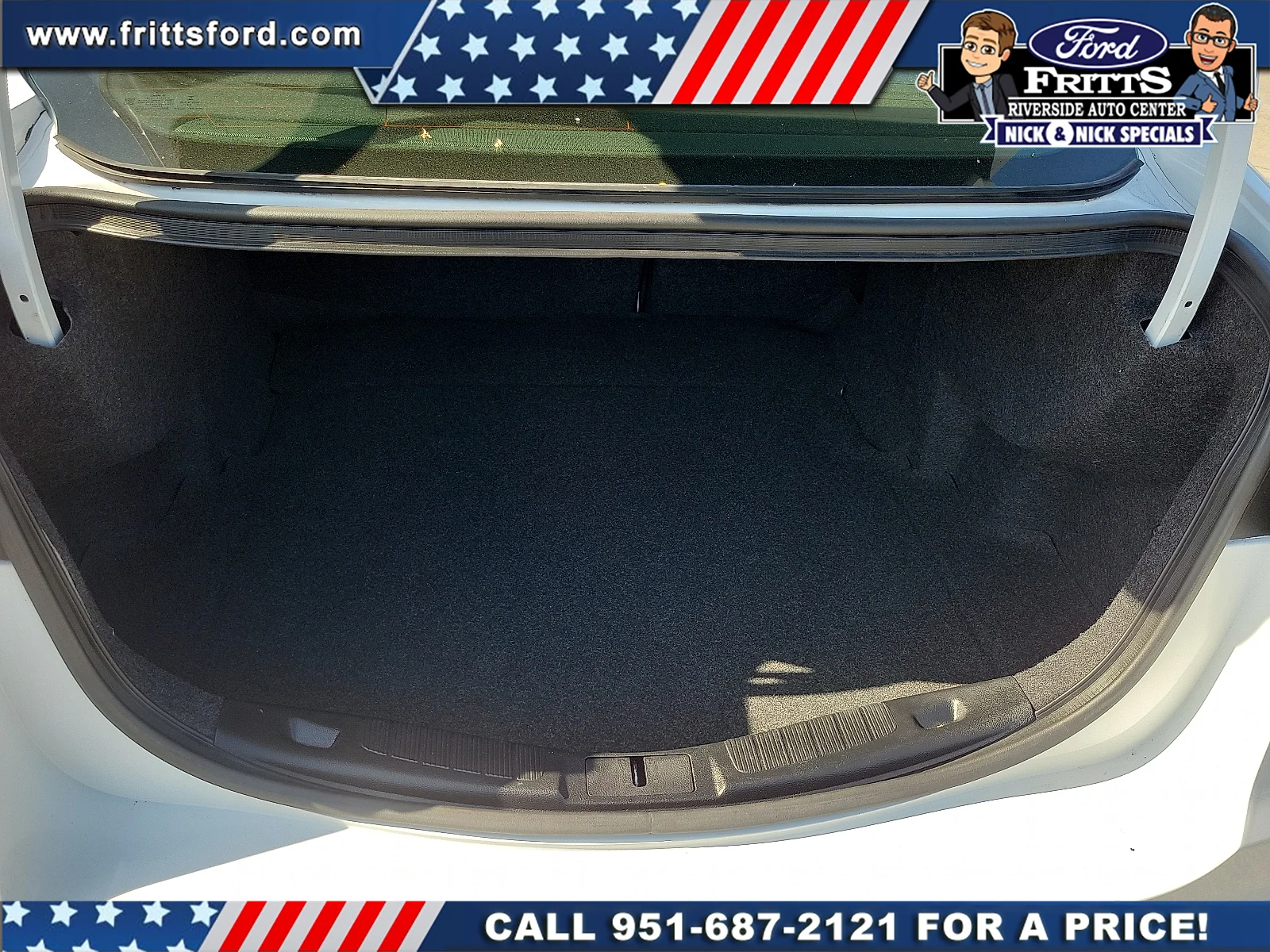 Certified Used 2019 Oxford White Ford SE image 17