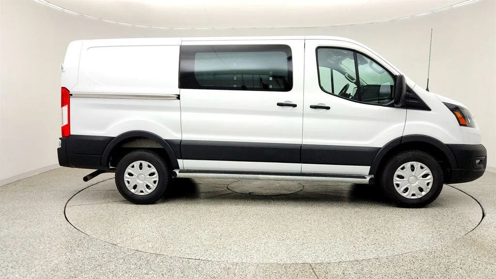 Used 2025 Oxford White Ford T-250 130"" Low Rf 9070 GVWR RWD image 4