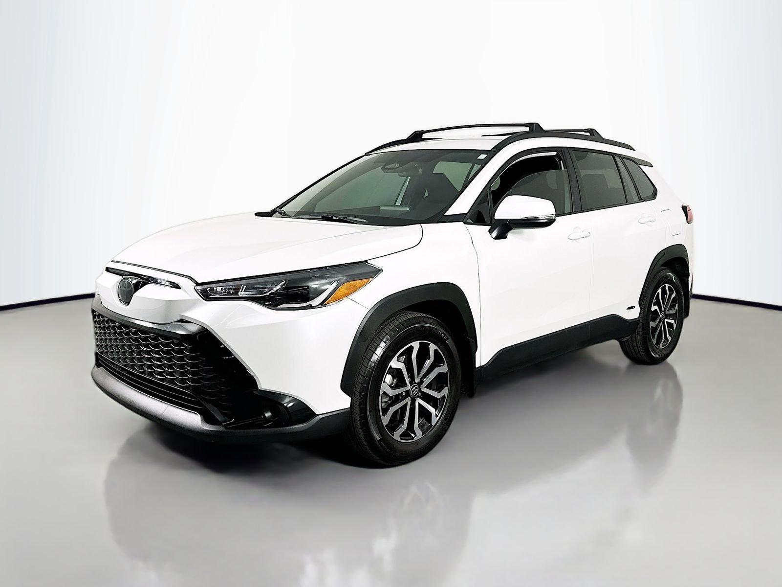 Used 2024 Pearl Toyota Hybrid SE image 3