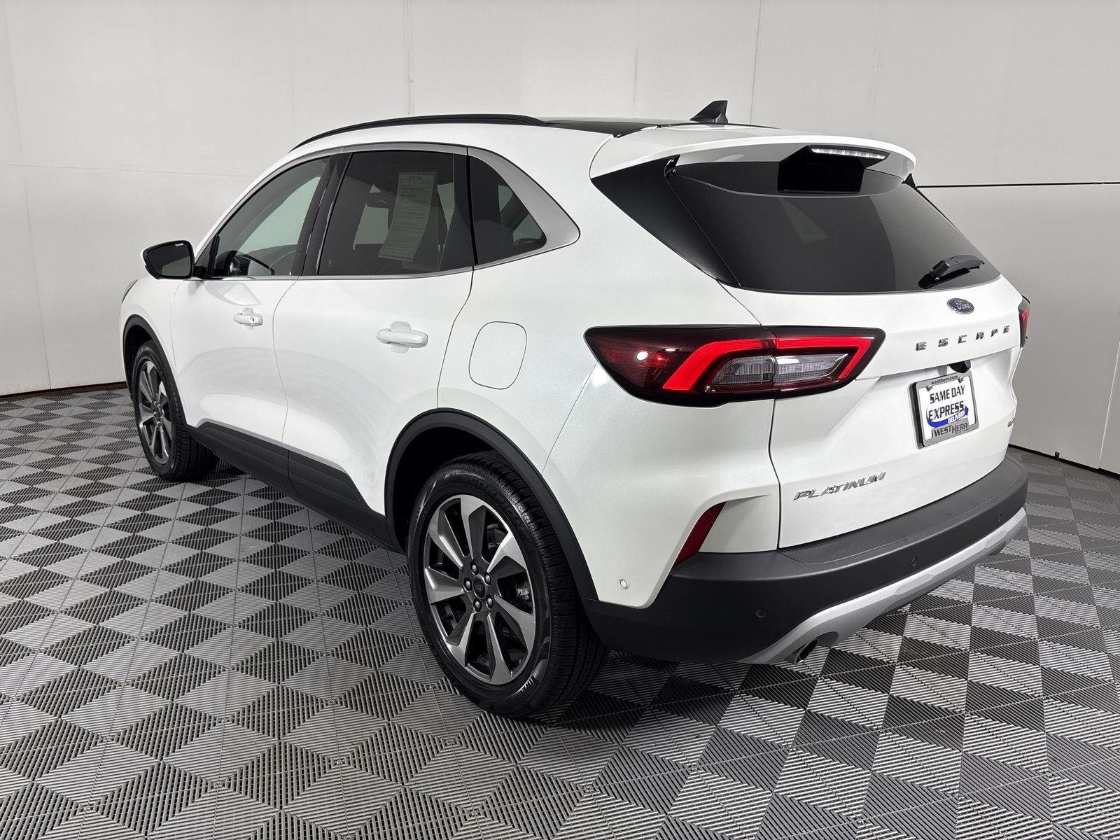 Used 2023 Star White Metallic Tri-Coat Ford Platinum image 16
