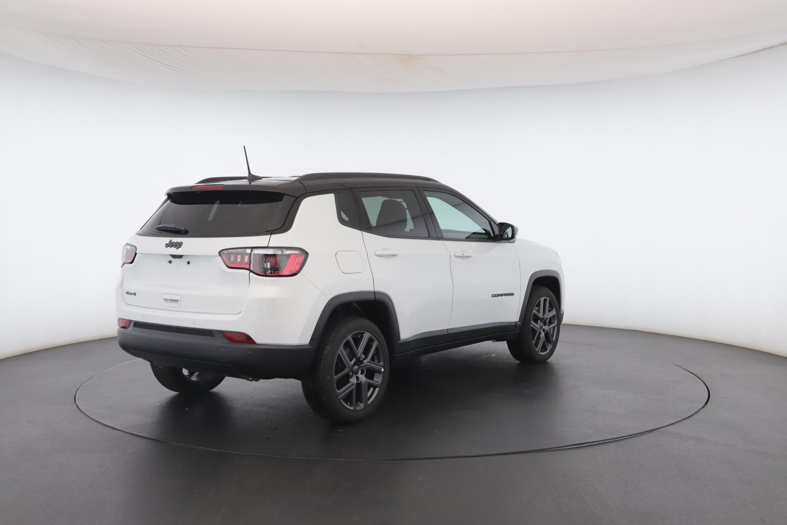 New 2026 Bright White Clear-Coat Exterior Paint Jeep Limited Altitude 4x4 image 26
