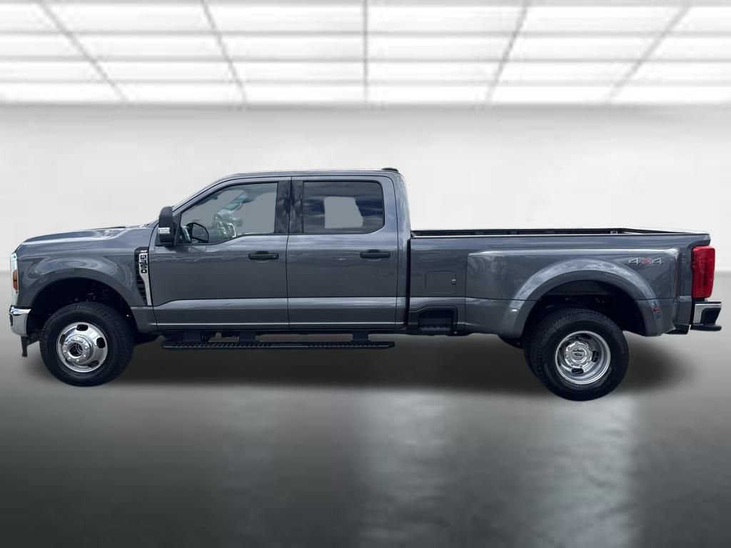 Used 2026 Gray Ford XLT image 29
