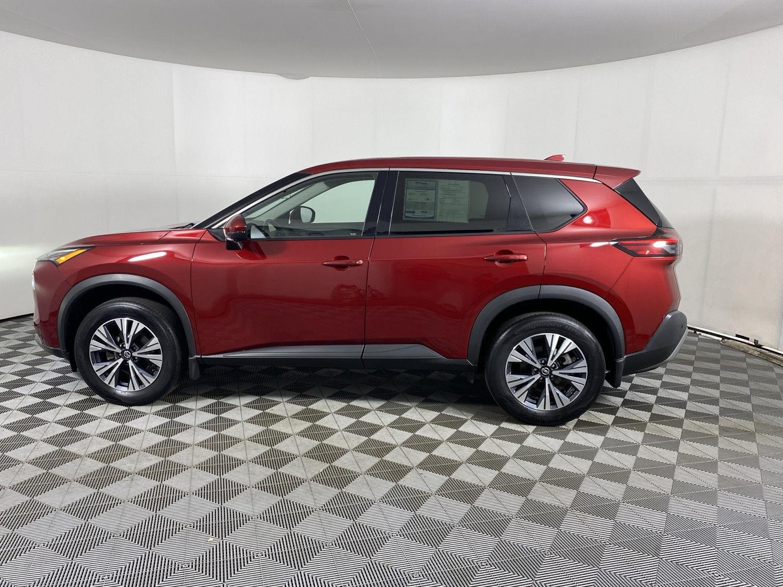 Used 2021 Scarlet Ember Tintcoat Nissan SV image 4