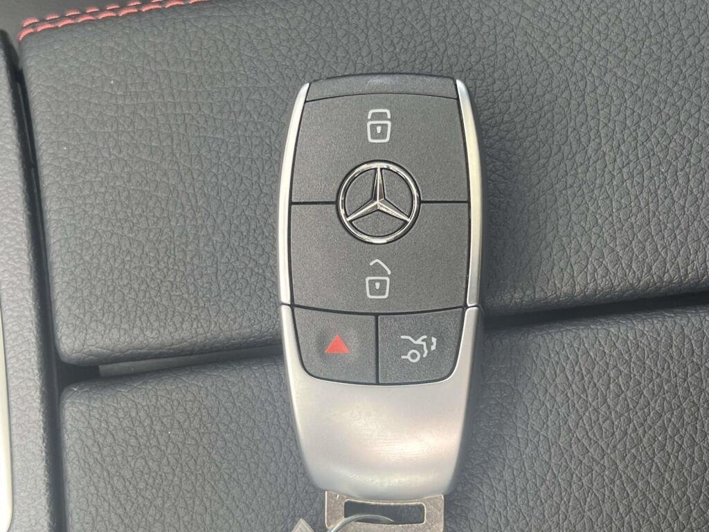 New 2026 MANUFAKTUR Patagonia Red Metallic Mercedes-Benz GLA 250 image 4